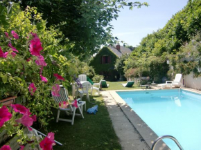 L'OUSTALOU SAINT NECTAIRE MAISON DE CHARME EN AUVERGNE PISCINE PRIVEE